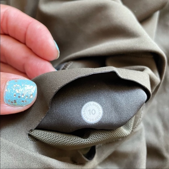 Lululemon In Movement Tight 25” Dark Olive Sz 10 - Picture 3 of 4